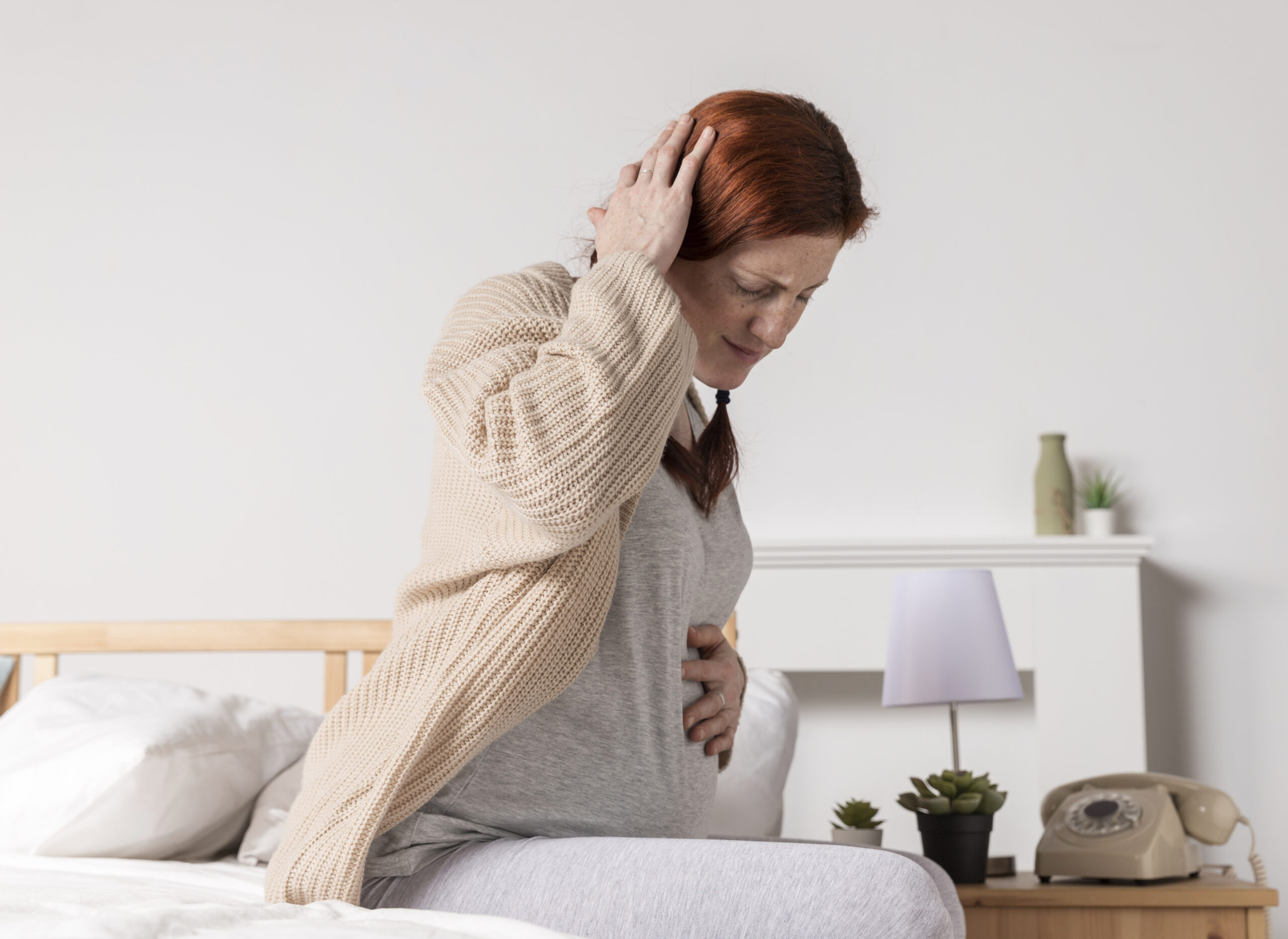 early pregnancy symptoms pregnant woman with headache